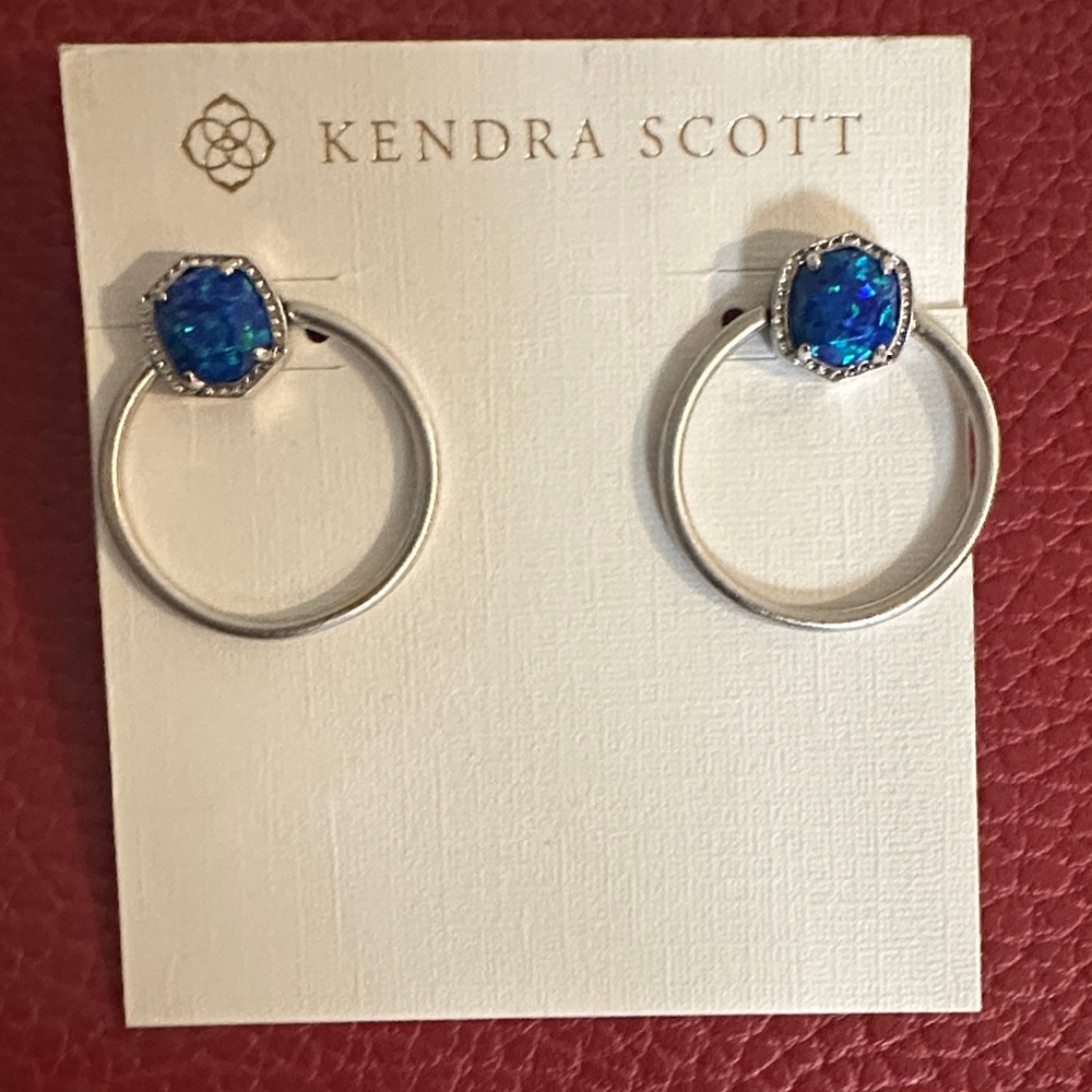 Kendra Scott Davie Frontal Hoop Earrings - Picture 2 of 2